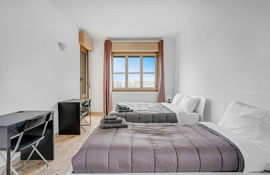 Cav9 - Large Apartment With Panoramic View --1